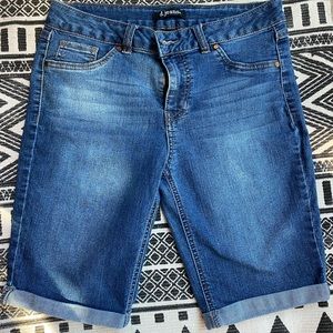 Size 6 Bermuda Jean shorts